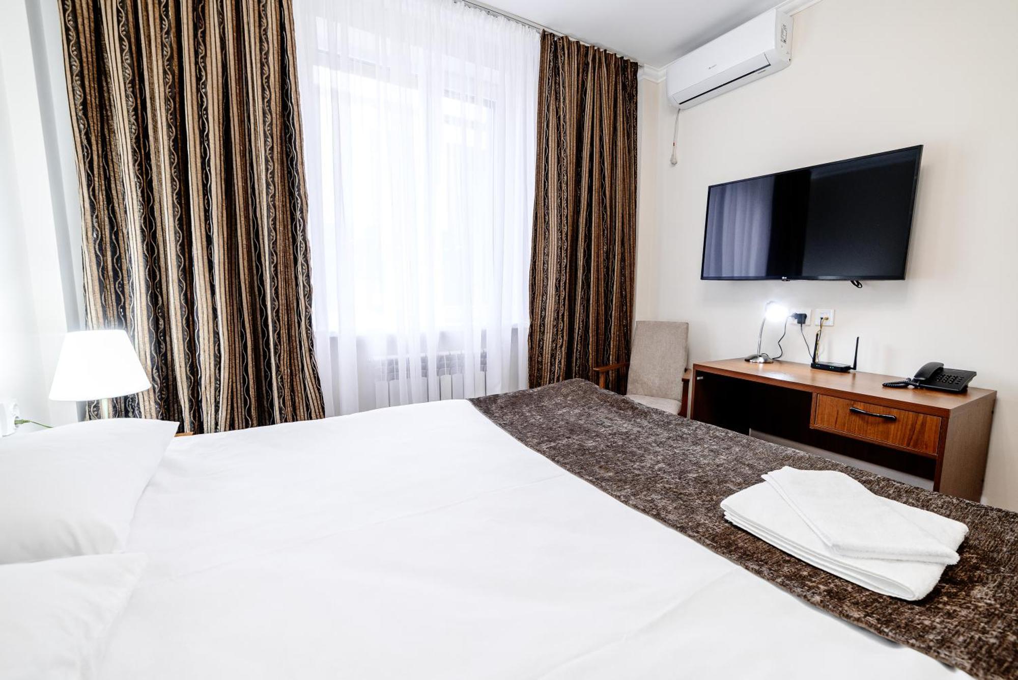 Chagala Hotel Aksai Aksay Bagian luar foto