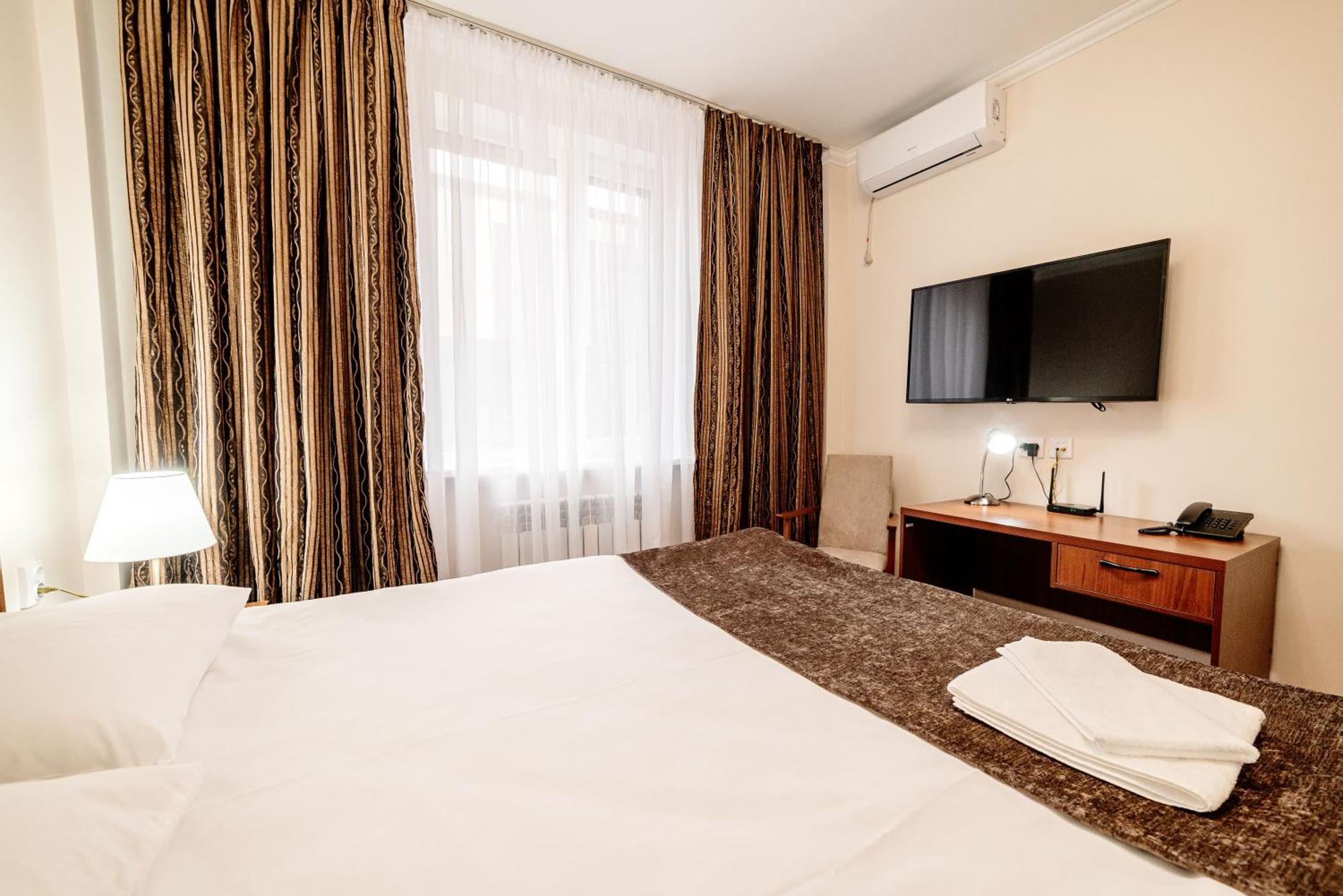 Chagala Hotel Aksai Aksay Bagian luar foto