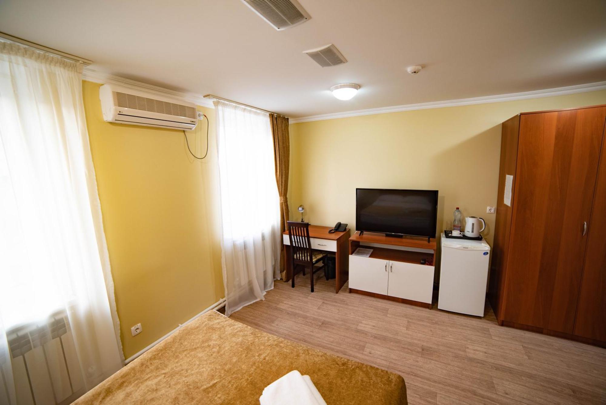 Chagala Hotel Aksai Aksay Bagian luar foto